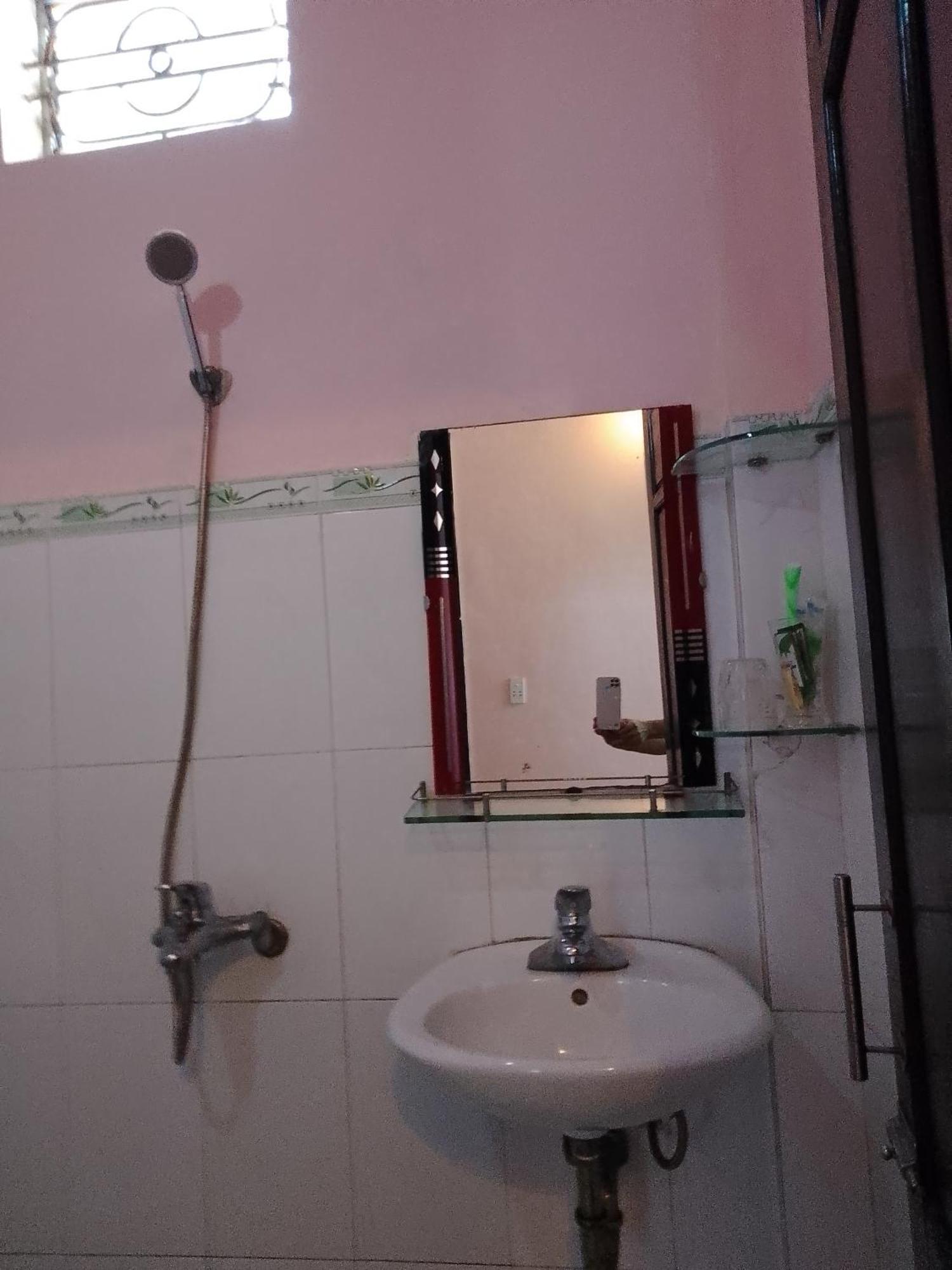 Nha Nghi Hang Nga Донг Хой Екстериор снимка