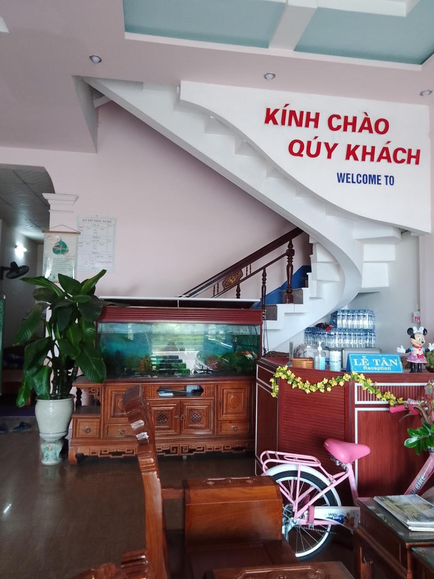 Nha Nghi Hang Nga Донг Хой Екстериор снимка