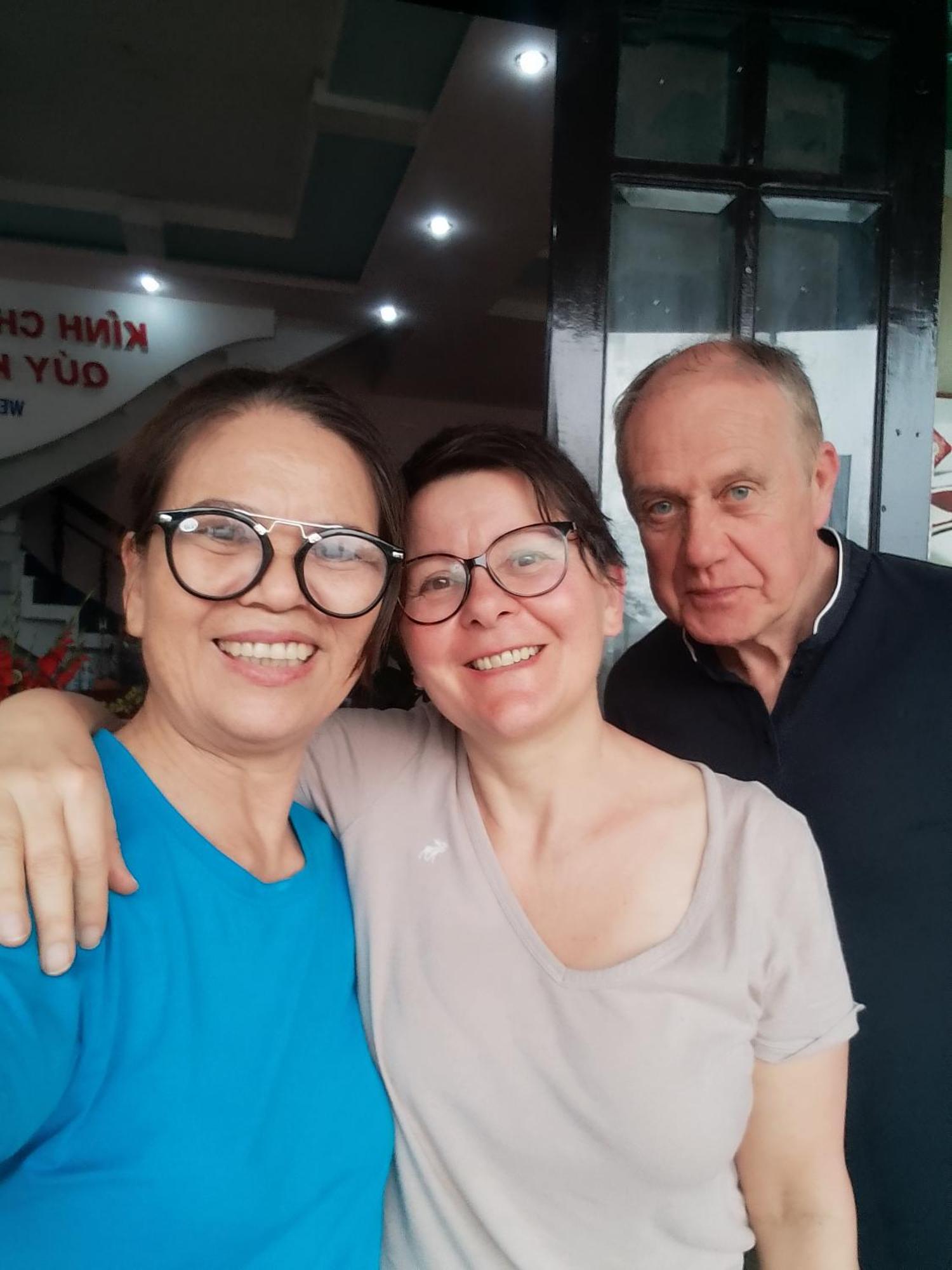 Nha Nghi Hang Nga Донг Хой Екстериор снимка